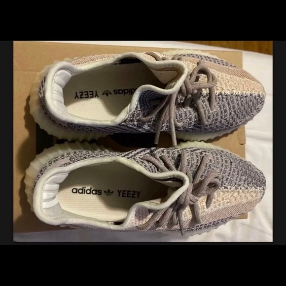 Yeezy 350 Ash Pearl main image 5